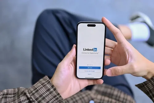 ai comments with human touch